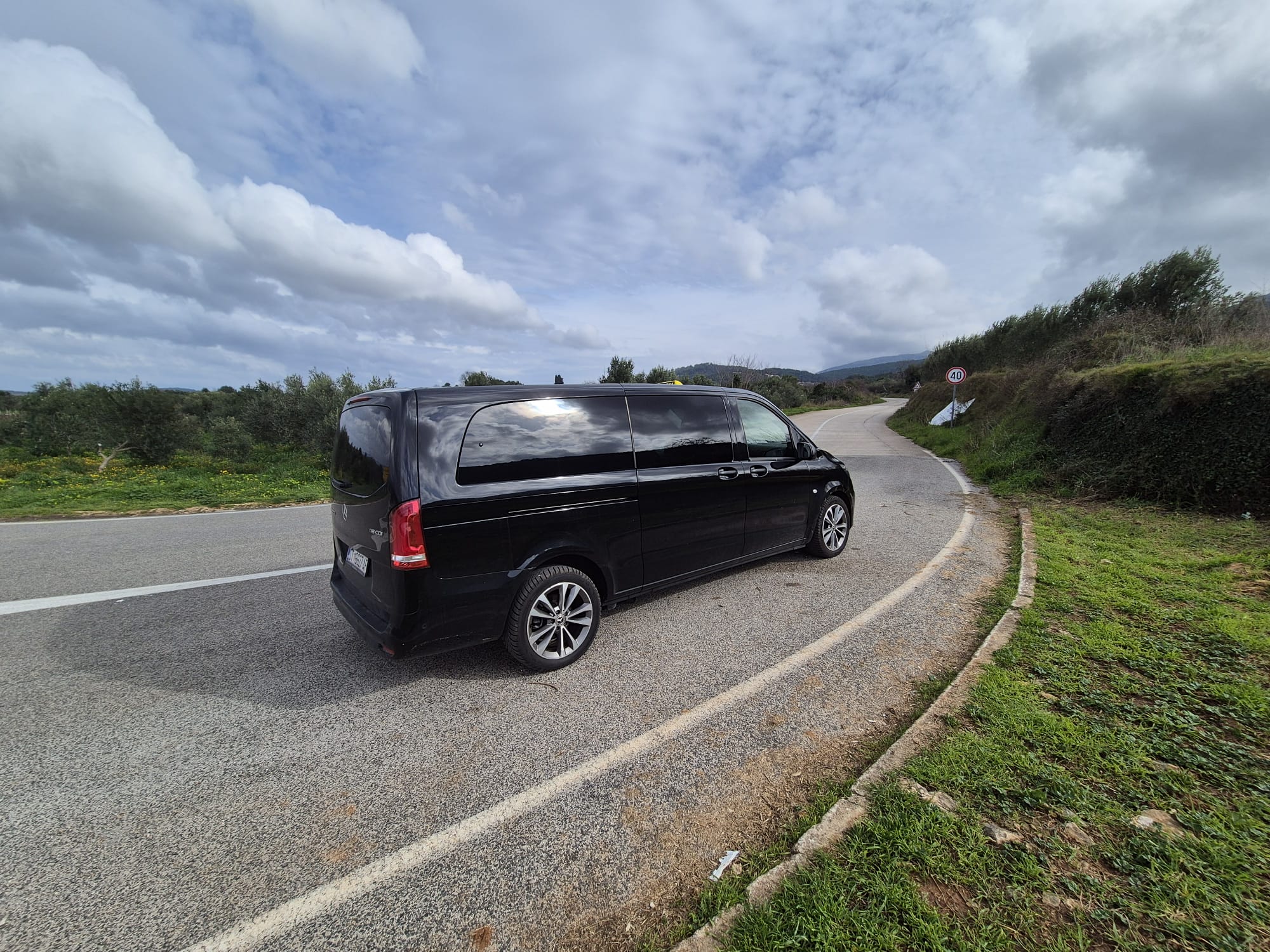 Photo — Mercedes V-Class van