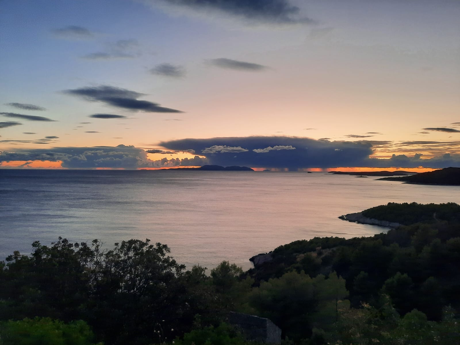 The best beaches near Stari Grad
